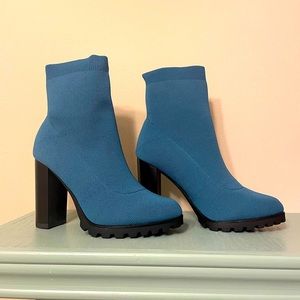 New In Box Minetta Block Heel Bootie size 9